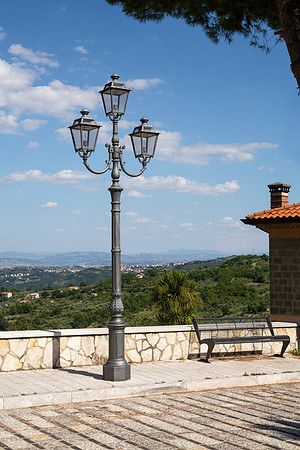 La Lampada, Cautano