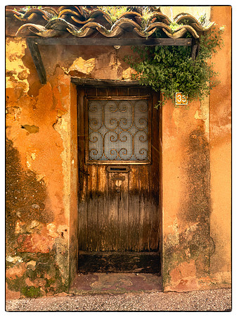 IMG_8681 Roussillon Door No.35 border
