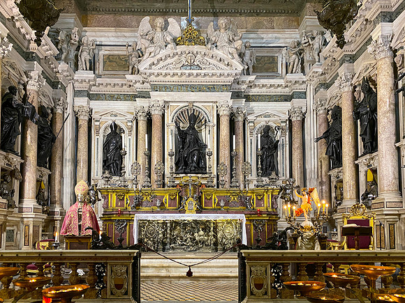 IMG_1997 chapel of San Gennaro Naples Cathedral