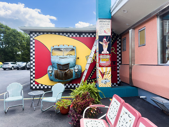 IMG_9864-Connies Diner outside
