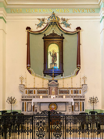 the altar devoted to Saint Sinfarosa in the cathedral