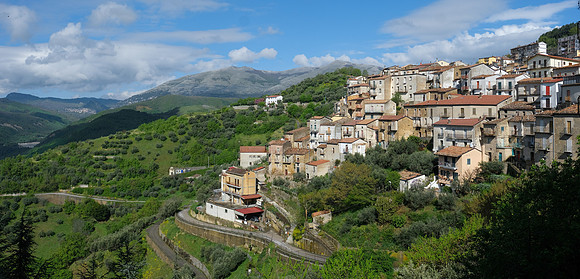 the tiny town at the top of the hill spills down all sides!