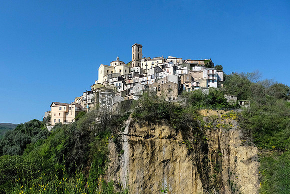 The tiny town on the hill