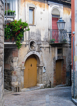 Via Roma near Vico G. D'Annunzio