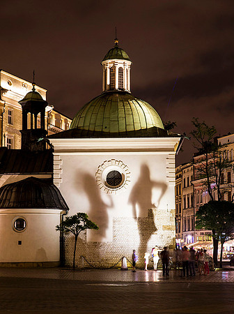 In the Krakow town square - a little shadow play