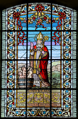IMG_6501 Sint Niklaas church Waterland-Oudeman.The most beautiful stained glass of all the churches!