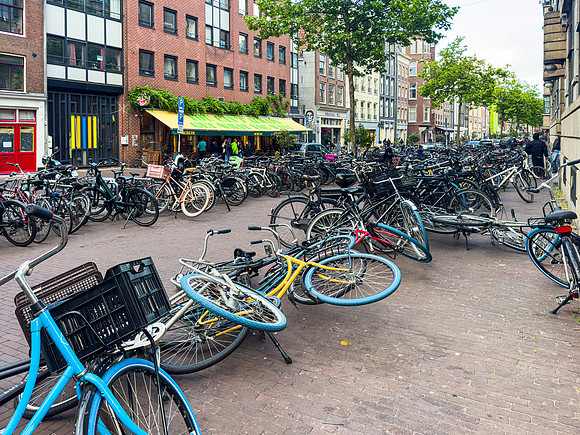 Bikes everywhere!! IMG_7226