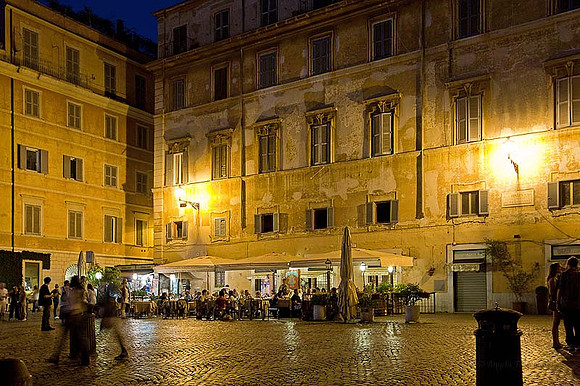 Piazza Santa Maria in Trastevere